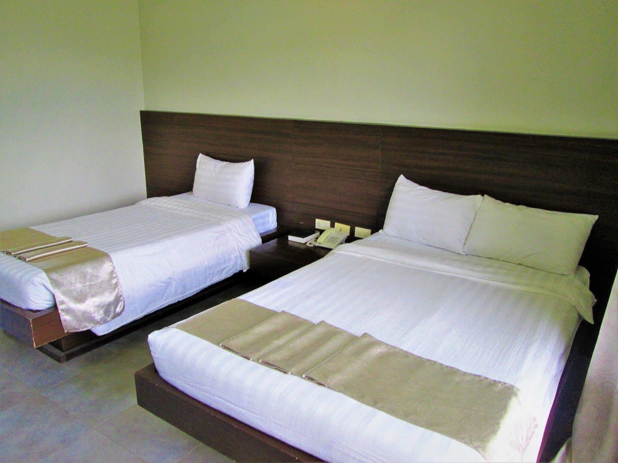 Apple Tree Resort & Hotel Cagayan de Oro Esterno foto